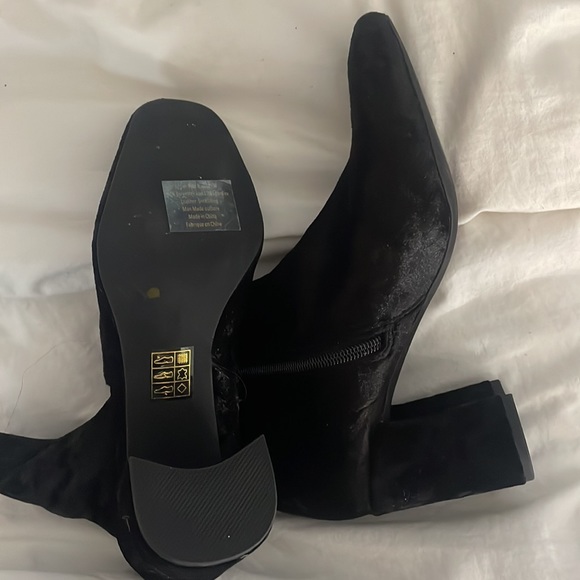 velvet booties - Picture 4 of 5